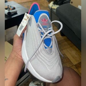 Adidas .